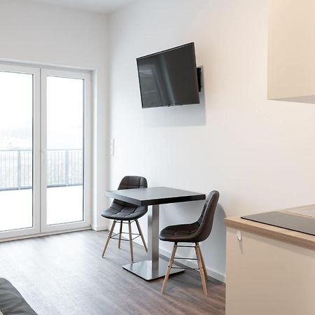 Monteurzimmer Berlin Pankow mit Dachterrasse - Nur 10 min. von der A10 - 3 Zimmer/ 7 Betten Exterior foto